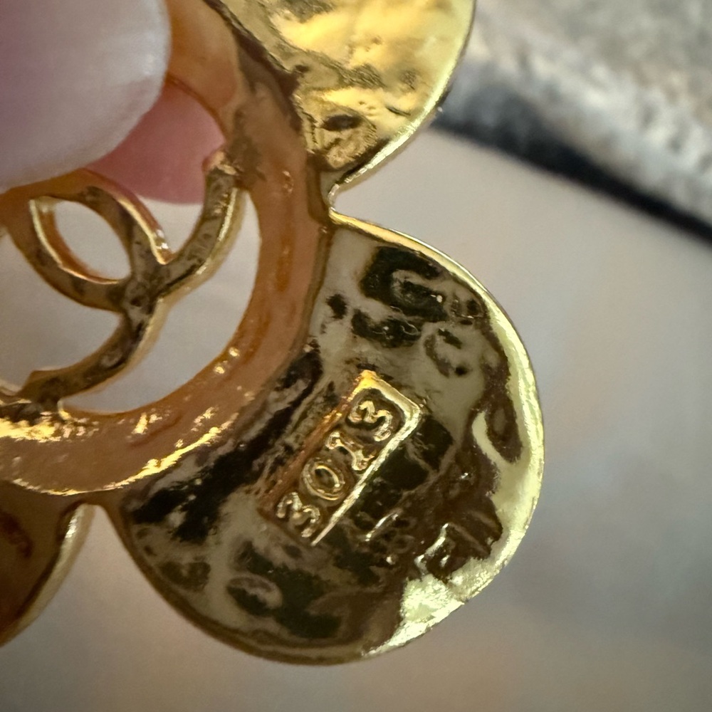 CHANEL Gold Brooch with Iconic Logo and stamped - Picture 3 of 3